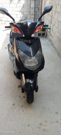 دراجة سكنس فحل كابريتر كوري للبيع الدراجة مانقصهة شي بس شاشة عوزة تصلي...