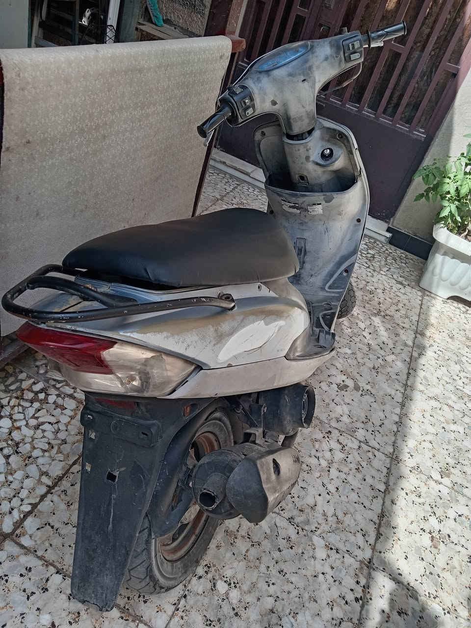 السلام عليكم ماكس منغولي للبيع الدراجه خير من الله حلوه يحتاجلها ترتيبات ابيع كوم حديد ب 400 وبيها مجال بصيط بغداد البلديات ***********
