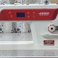 مكينه خياطه للبيع مستخدمه شي قليل السعر 300 بيها مجال  تواصل واتساب وا...