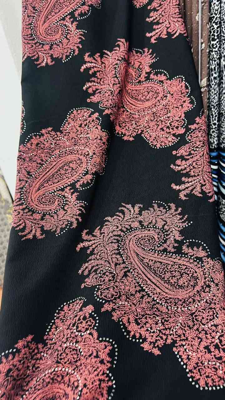 واسط قضاء الحي: محلة السراي
عرض لمد يومين 
خمس قطع قماش كريشه ب٢٥ والتوصيل مجاني 
رقم الهاتف: *********** وات ساب فقط عنوان المحل:_خلف مركز بيت الشام الطبي
يوجد توصيل جميع محافظات العراق
