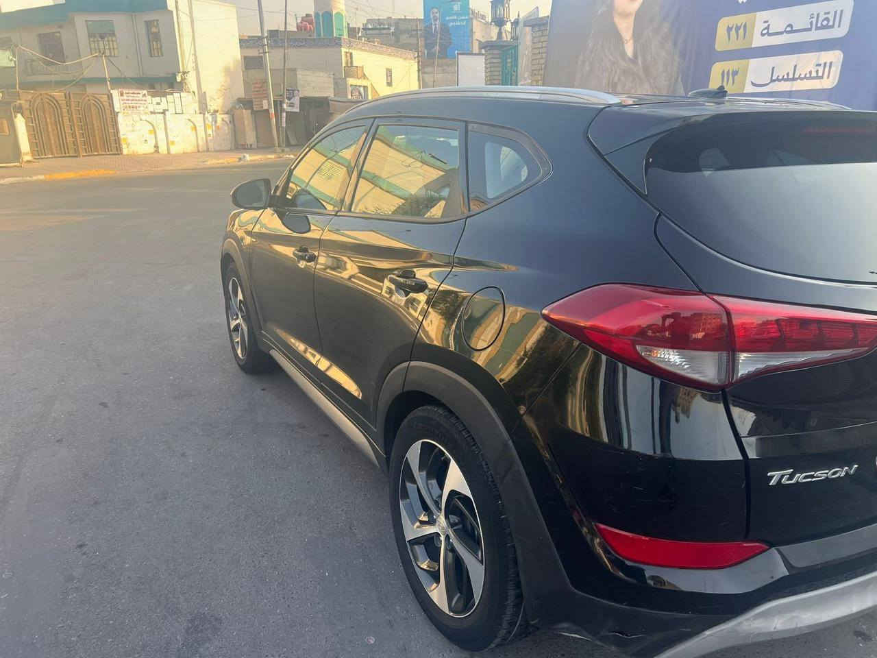 سلام عليكم للبيع توسان 2017 وارد أمريكي حادث كما  موضح في الصور
فول مواصفات عداء الفتحه
غير متواجد في الفيس
الرقم ***********
السعر 150
يرهم مراوس حسب القناعة
