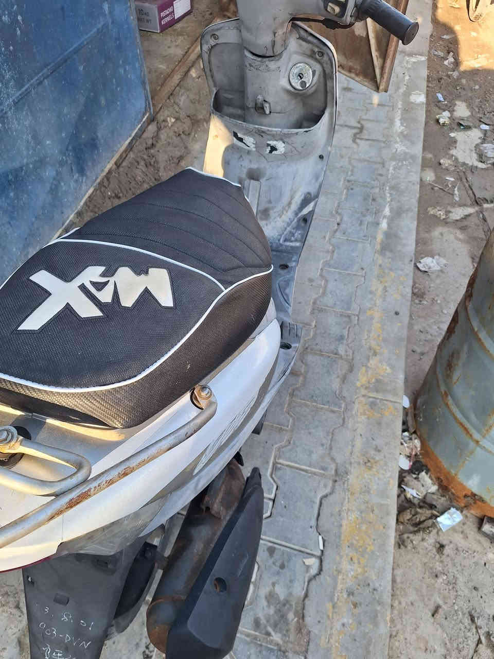 سلام. عليكم دراجه ماكس قجمه للبيع الدراجه قبل ثلث اسابيع نازله من الحاويه مكينه كارتون ناشفه قطره دهن ماعليهه كهربائيات كولهه ششغاله الداجه مكفوله تجي وتفحص وشلع عيوني مكان الدراجه بصره قضاء المدينه وسعرهه خاص بسبب النفوس الضعيفه والشراي بخدمته رقم راعي الدراجه ***********
