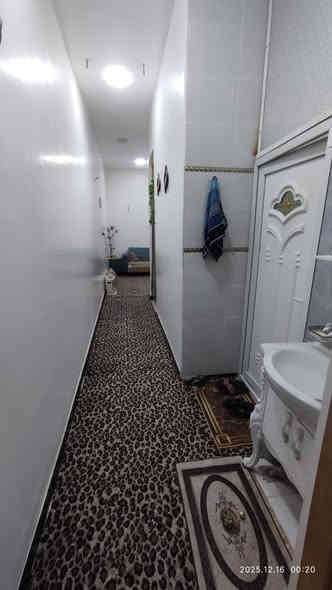 السلام عليكم بيت للبيع
العنوان الامين الثانية سكينة ورقية نهاية شارع جامع عجيبة مقاطعة ١٥/٢ 
يحتوي على استقبال وصالة ومطبخ وغرفة نوم وصحيات وبيتونه كبيرة
سند ٢٥ مساحة ١٠٠ م بناء حديث
السعر ٨٠ 
***********
