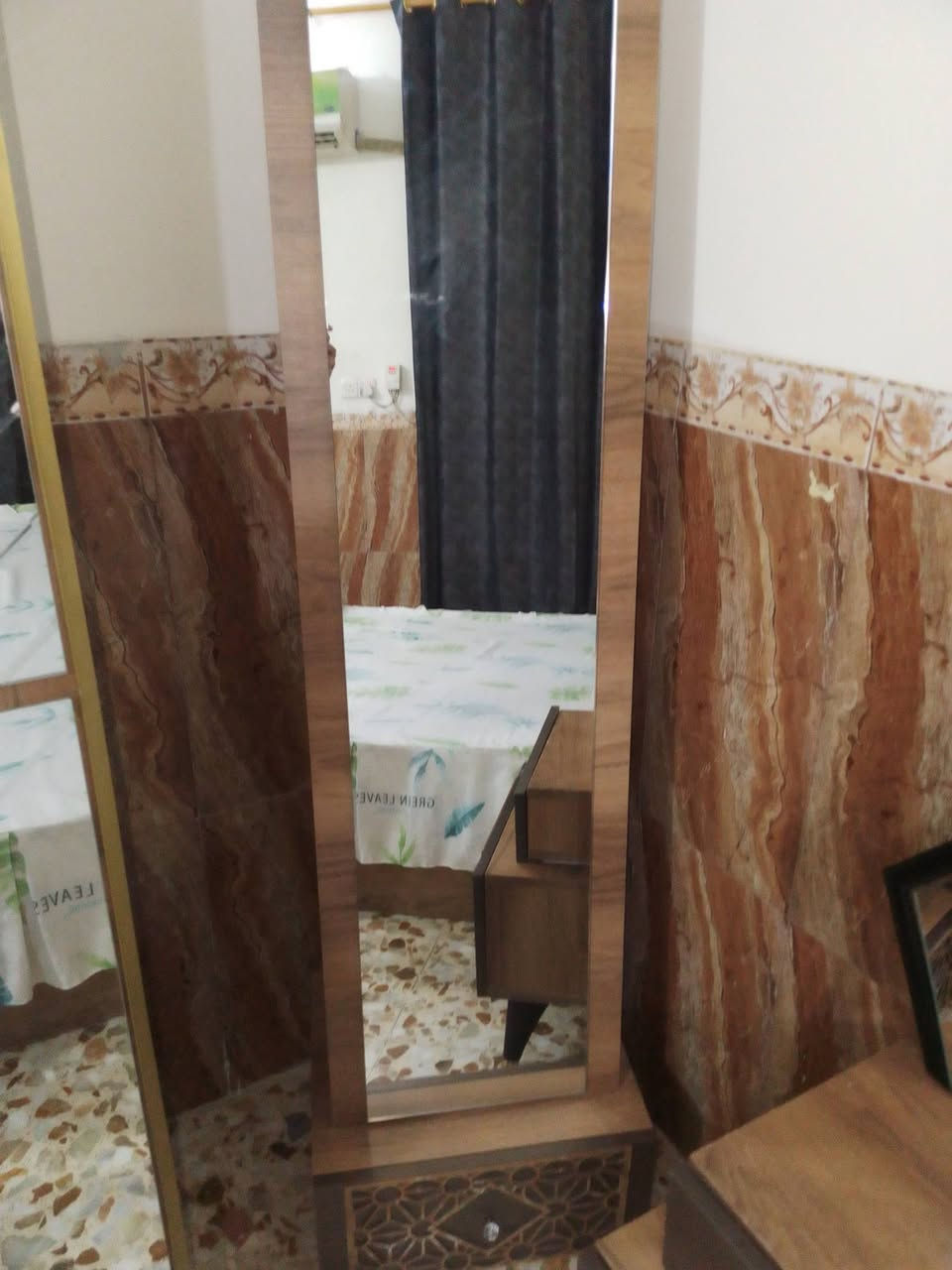 السلام عليكم/غرفه نوم للبيع تسع قطع الغرفه نظافتها 90% ما صار السنه من ماخذها/ساره 750$وبيها مجال/انا ماخذه بواحد ب 800$/***********
