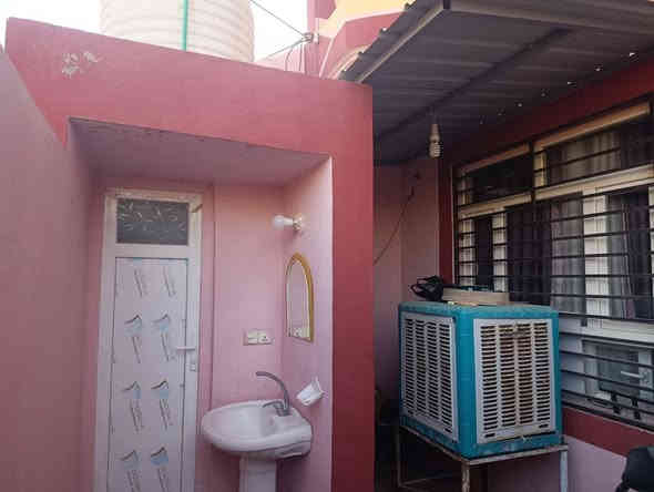 بيت لبيع بختياري  شارع عصائب  مساحته الدار 100متر  سعره 30مليون  ***********استفسار
