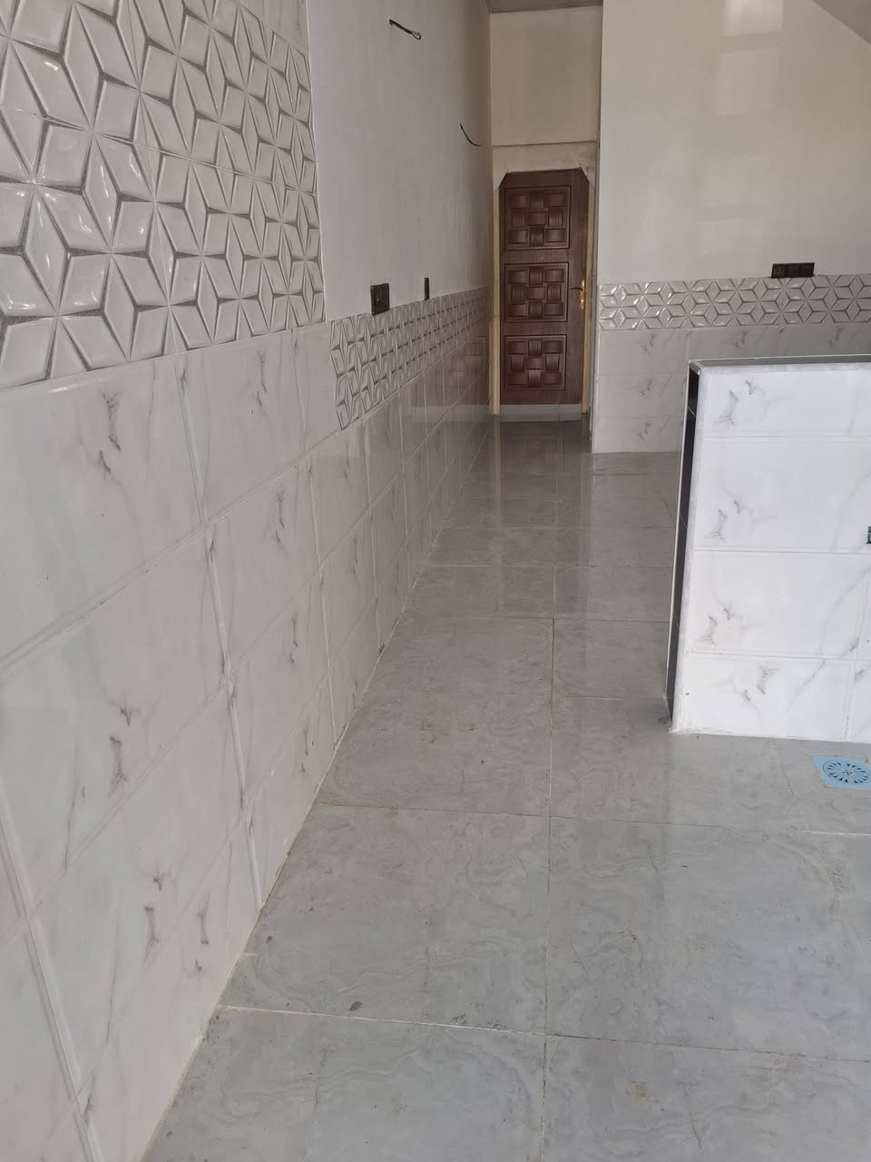 السلام عليكم
مشتمل للبيع مساحة 50 متر سند 25 أقرار محكمة  كافة الخدمات مي مجاري كهرباء تبليط الخ ...  العنوان مجاور جامعة كربلاء  قرب مدينة الزائرين  يبعد عن الأمام الحسين ع 4 كم السعر 33 قفل 🔐  للأستفسار أكثر أتصل ***********
