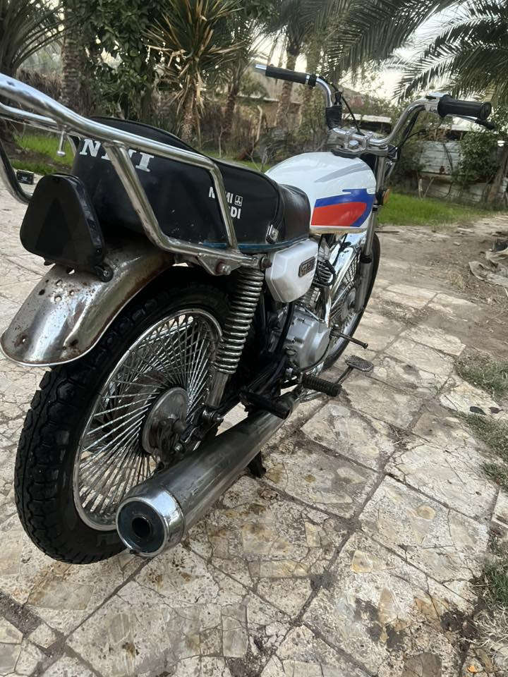 سلام عليكم اخوان دراجه للبيع كامله مابيها نقص برغي عنواني النجف كوفه عباسيه الستفسار ***********
