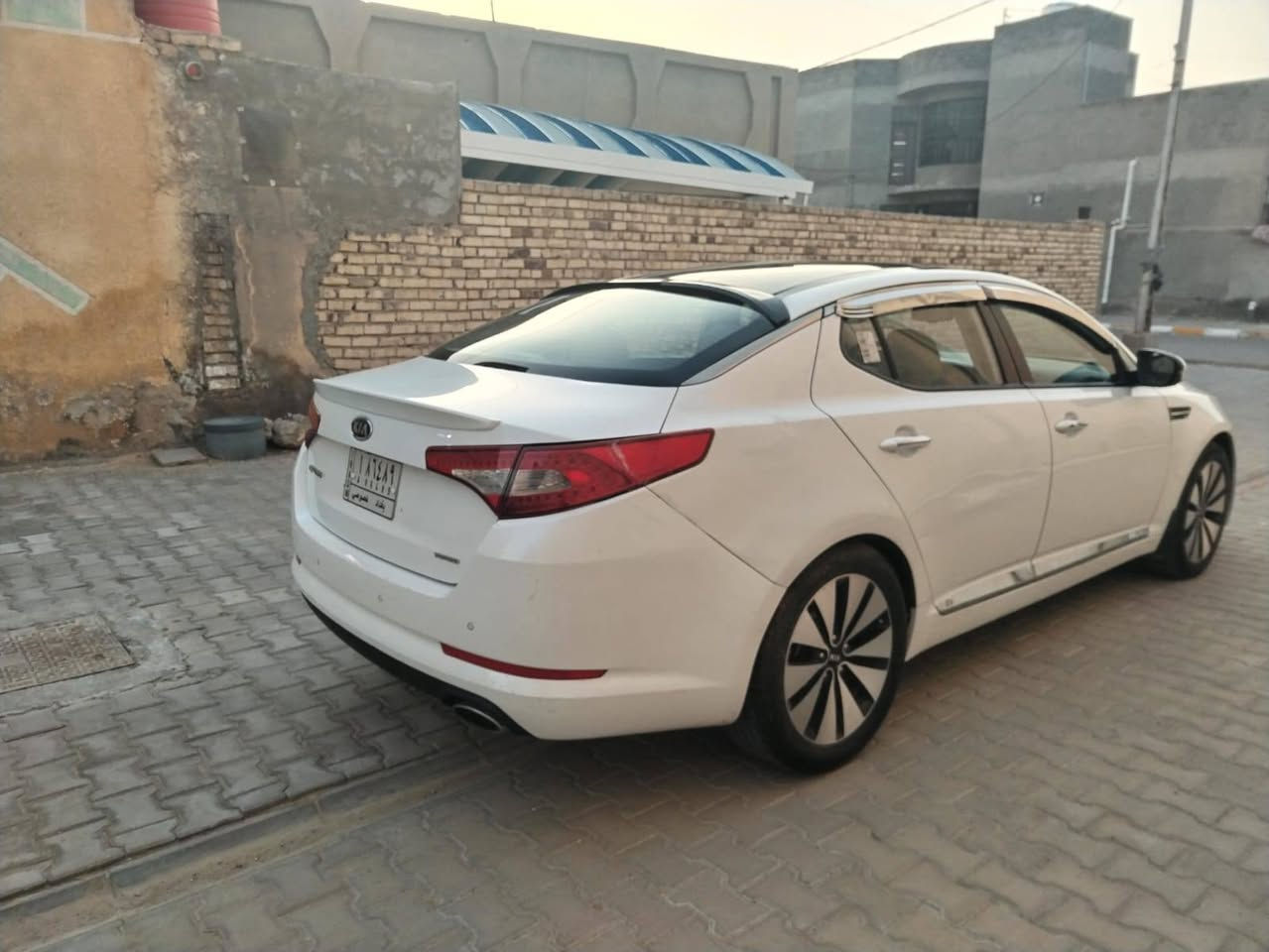 السلام عليكم كيا اوبتيما بغداد ٢٠١١ مكينه٢٠٠ مكفول كير ٦ نمر تبريد ثلج ❄ تخم تاير حداديه جديدة  مواصفات السيارة بصمه تشغيل + بصمه أبواب بنوراما طكتين تبريد قطعتين تحكمات سترين اشاير بالمرئي نظام ترحيب عند الاقتراب  جهاز انذار نظام ABS كروزر قفل سرعه نظام ECO اقتصادي حساسات خلفيه  السيارة بيه رش   بالداير مال الجاملغ الورة وباب السايق بدون اي تبديل السعر ١١٧ وبيه مجال حك الجيه مكان السيارة واسط ***********
