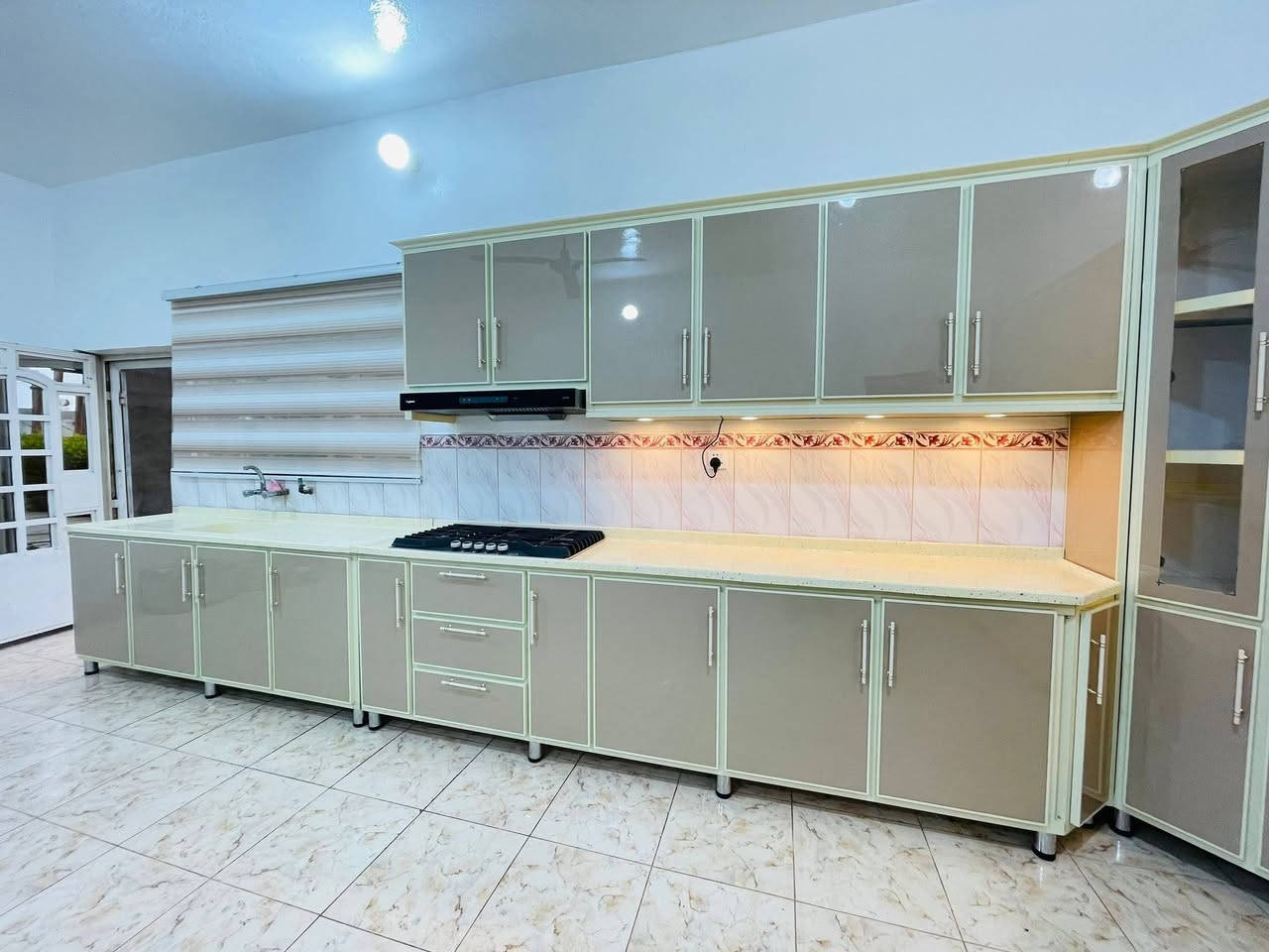 #جمعه مباركه على جميع
♥️🌴
هُناﻙَ ﺃشخاص يتاﺑِﻌُﻮﻥَ صفحتنا باﺳﺘﻤﺮﺍﺭ , ﻣِﻦ ﺍﻟﻘَﻠﺐ ﺷﻜﺮﺍ ﻟَﻬُﻢ اتركوا هُنا شيئا كي أعرِفكم رغم انني اعرف بعضكم.
تحياتي لكم أينما كنتم عشاق الديكور.
***********
