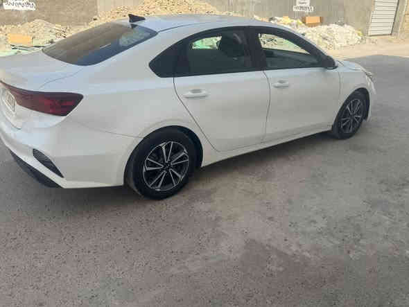 السلام عليكم
كيا فورتي 2023
وارد أمريكي 
بيها 5 قطع
مواصفات
شاشه 
رادار
ويل كب 
محرك 2000دوش
السياره رقم أربيل ترقيم جديد وكاله او تحويل
مكان السياره بغداد حي الجهاد
 السعر 121
***********
