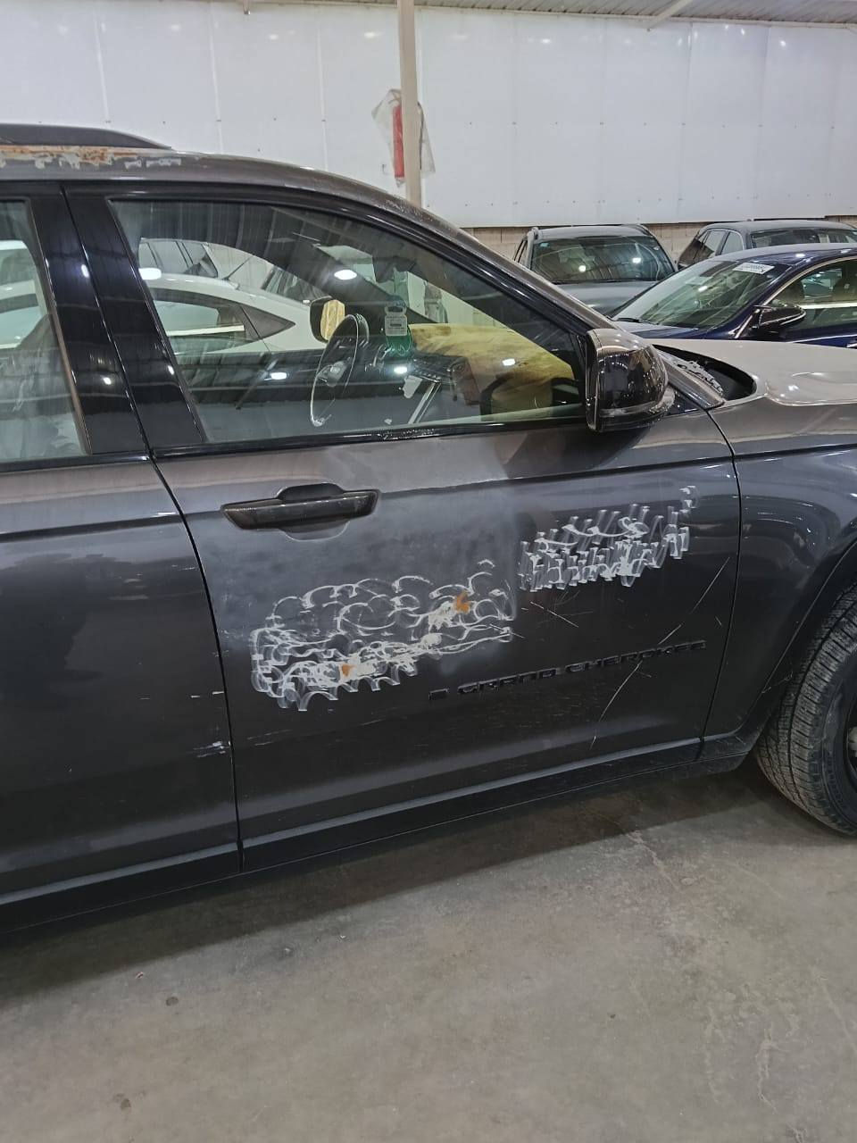 السلا م عليكم مكلف بالنشر
بيع مستعجل
جيب كراند شيروكي فول مواصفات
السيارة وارد أمريكي وصور الحادث موجودة
السيارة بدون ايرباك بدون تبديل او صبغ
السيارة ٦ سلندر  ٣٦٠٠
السعر ٢٤٠ ورقة وبيها مجال بسيط
رقم.  ***********
