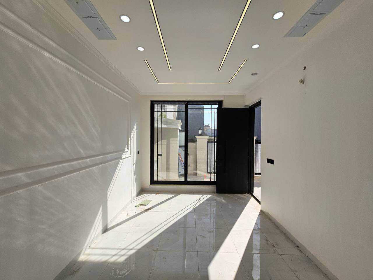 بیت جدید للبیع في منطقة أربیل جدیدة ( هولیري نوي ) 

▫️١٠٠متر    
▫️مربع 
▫️قریب ماونتن ڤیو
▫️٤ نوم 
▫️٣ حمام 
▫️اتجاه قبلە
▫️بیتونە 
▫️زیرو 
▫️زمان سنە 

10 دفاتر و70 ورقه ومجال *********** اندريه أربيل, العراق
