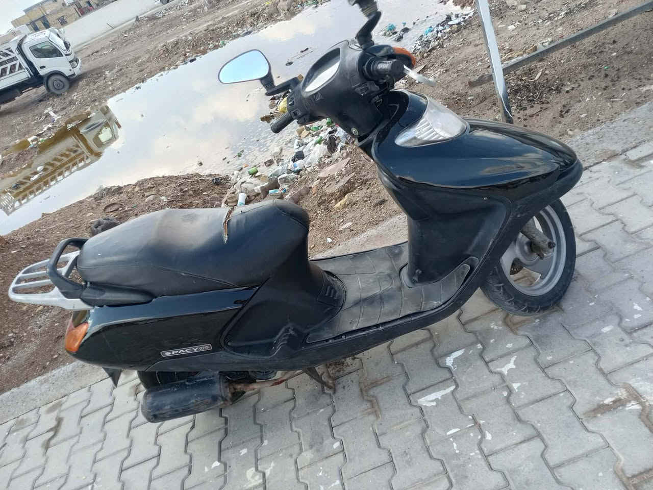 سبيسي ياباني نضيفه مكينه مفتوحة ناعمه وحلوه كفرات جدد ابو ختم كهربائيات كلهه شغاله عوزهه بس باتري دبلات نضيفه تايرات نضيفه*********** مكاني الخاجية سعرها 450
