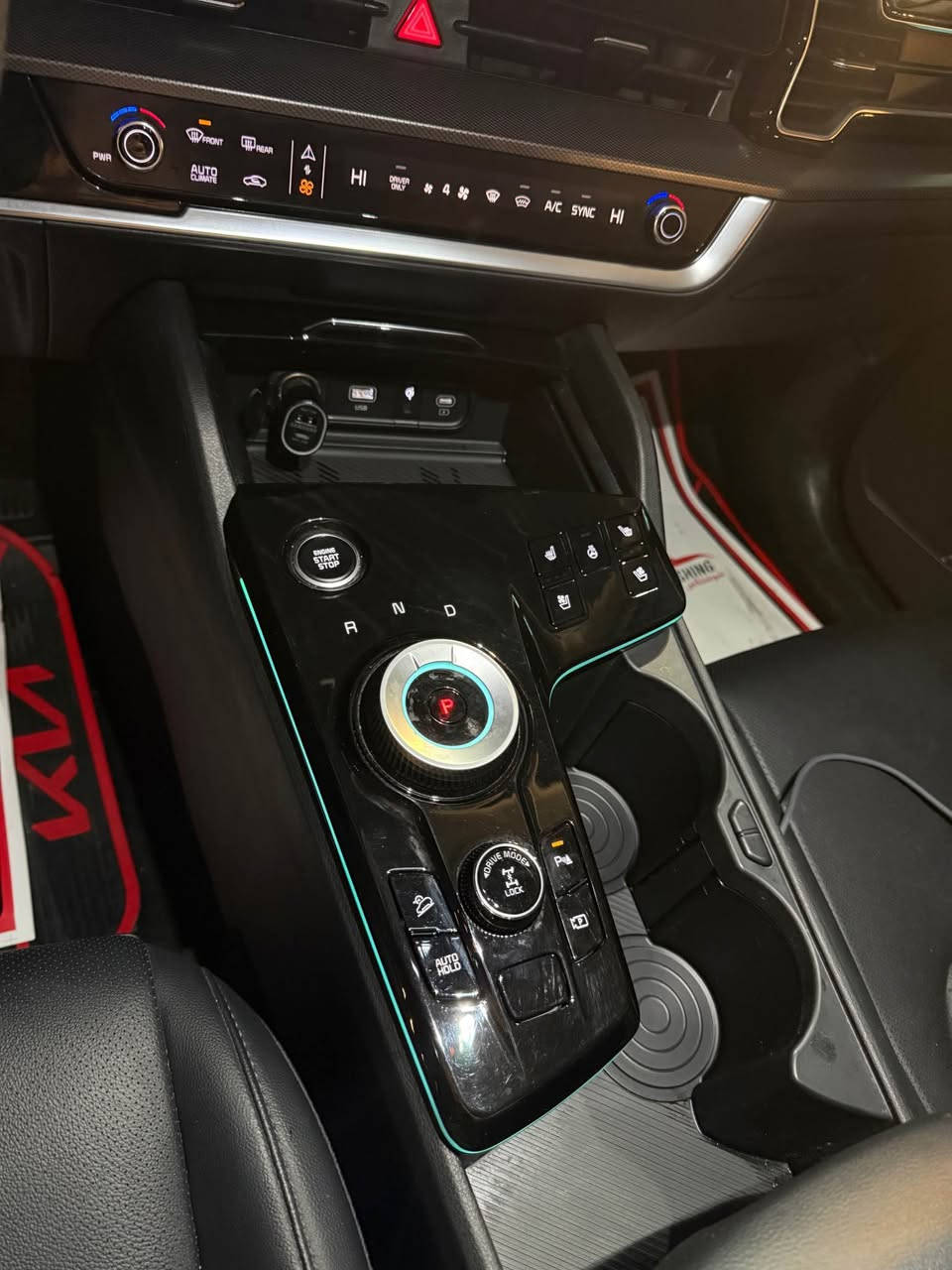 Kia sportage SX prestige hybrid 2023 
كيا سبورتج فول اعلى فئة هايبرد لون نفطي
محرك ١.٦ تيربو هايبرد • القوة الإجمالية: حوالي 227 حصان
ماشي ٩ الف كيلو 
ويل ١٨ تايرات GOOD YEAR 
شاشتين كبيره 
اندرويد اوتو وابل كار بلي
سماعات HARMAN KARDON 
تحكمات ستيرن 
رادار امامي وخلفي وجانبي 
•نظام مساعد القيادة على الطرق السريعة (Highway Driving Assist)  
نظام فرملة تلقائي للطوارئ مع كشف المشاة  

مثبت سرعة تفاعلي
قيادة ذاتيه
كشنات جلد كهربائية السايق والسكن 
كشنات اماميه هيتر وتبريد و ستيرن هيتر
صندوق شفط كهربائي
كشنات ميموري للسايق 
تحكمات تبريد لمس 
مساعد نزول من منحدرات 
دبل اكسل 
️ نظام توزيع قوى الدفع تلقائيًا حسب الظروف
✔️ وضعيات قيادة متعددة (Eco / Sport / Smart / Snow)  
تحكمات المفتاح تشغيل عن بعد وتحريك للامام والخلف عن طريق المفتاح ذكي
كاميرات 360 درجة 
سقف بانوراما
حادث قطعتين خلفي ايرباكات كلها سليمة 
السياره دينار مصرف مابيها اخت الزيرو 
السعر 225$ وبيها مجال بسيط
رجاءا اذا مو شراي لتخابر *********** أربيل, العراق
