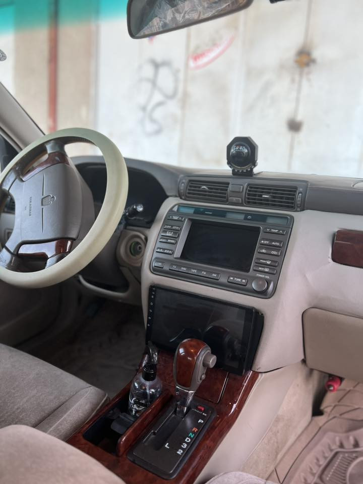 4دكم. كرستال. شاشتين  ديفور. لكبير كير حداده تبريد خلفي  ثلاجه. برده خلفيه كشنات كهربائيه. ويل رياضي سياره كامرتين  جاهزه متوم. رقم وسنويه. ورقم شاصي  فول برغي نقص مابيها  لستفسار اتصل ***********
