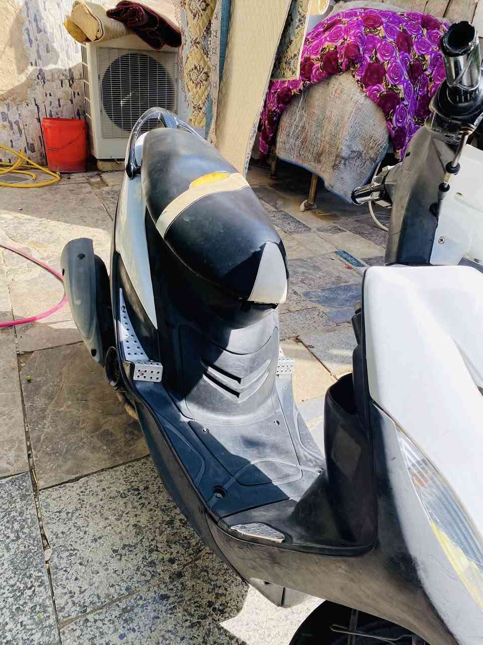السلام عليكم للبيع ماكس عدله كفر بلادي دراجه بلاديه 55 دراجه شغاله من طول لطول سلف هندر اشاير سكنات لايت عالي ناصي صالنصه بلاديه ملحه دراجه 55مكينتها خرسه لا تبخير ولا تنقيص دراجه معدل 100 دراجه عوزها بس سايق كامله كلشي ماتحتاج ذب عليها عنوان كربلاء طويريج شارع 40 رقم ***********سعر 475 وبيها مجال بسيط
