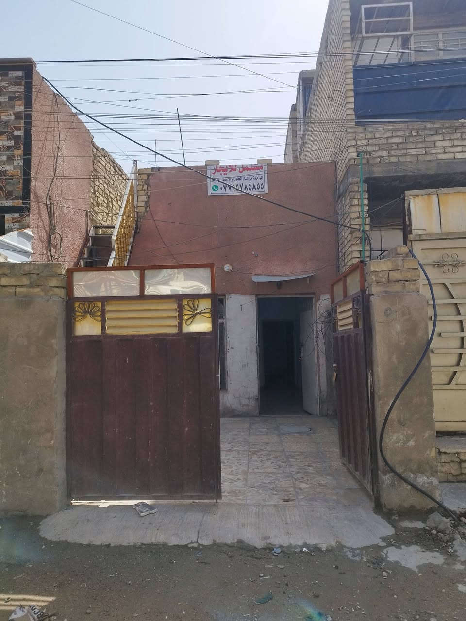 السلام عليكم مشتمل للايجار مساحته 80 يكفي عائله صغيره يتكون من هول وغرفه ومطبخ وصحيات العنوان حي اور قرب حسينيه المصطفى فرع مقابل ملعب فوزي  للاستفسار  ***********
