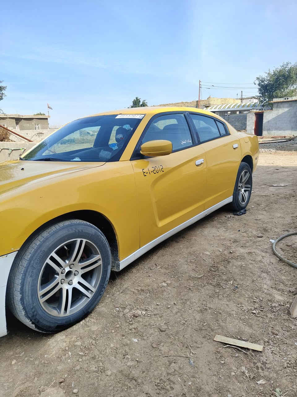 شارجر 2014 رقم انبار
خط وبحث خطه شطره _ نجف 
سياره بيه فخذه جهة السايق والجاملغ الخلفي جهة العبري بيه ضربه الباقي سليم 
غرفة جديده حضن تدفئه كشنات 
كير مكينه اكسن حداديه خلفيه بس الاماميه عوزه ترتيبات 
سنويه 2029 راعيه بشطره موجود مداور ثاني يوم 
للاتصال *********** مكاني بشطره 
#السعر 120 وبيه مجال
