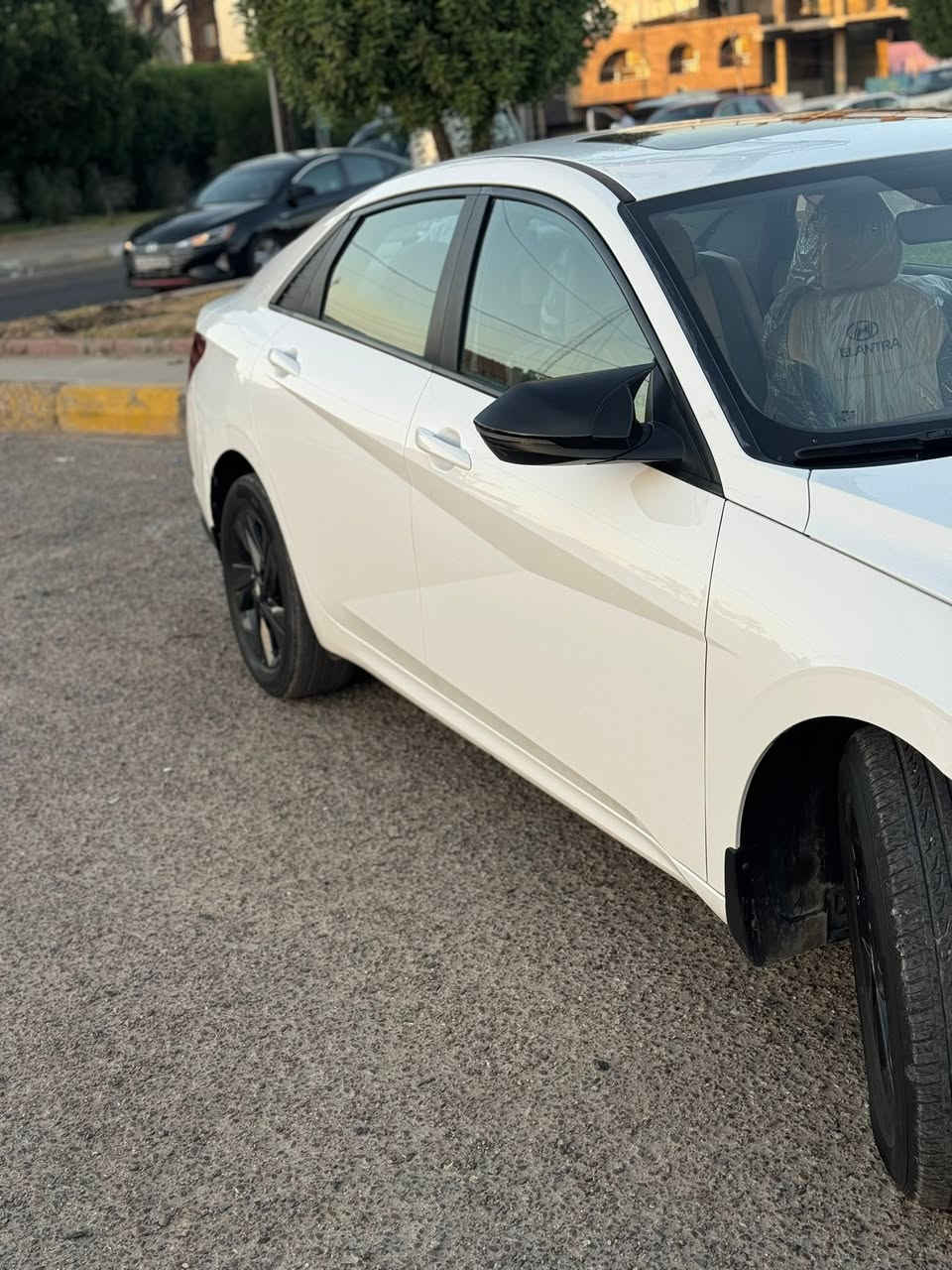 🚘 للبيع النترا 2023 خليجي 🚘
🔹 اللون: أبيض

🔹 المحرك: 2000cc

🔹 وارد خليجي

🔹 كير AT المرغوب

🔹 الممشى: ١٢٣ الف كيلو 

✨ فول مواصفات: 

✔️ فتحة سقف 2 طكه

✔️ مفتاح وليست بصمه 

✔️ شاشة أصلية تدعم Apple CarPlay و Android Auto

✔️ 3 وضعيات قيادة (Eco / Normal / Sport)

✔️ نظام ABS

✔️ تبريد ثلاجة قطعتين

📌 السيارة بانزين محسن بالكامل

📌 الدهن كله أصلي

📌 باتري جديد

🔧 الملاحظات:

بارد بسيط ب بنيد و و بجاملغ 

💰 المطلوب: 157بيه مجال بسيط 

📍 المكان: بغداد - حي الجهاد / حي الحسين

📞 ***********
