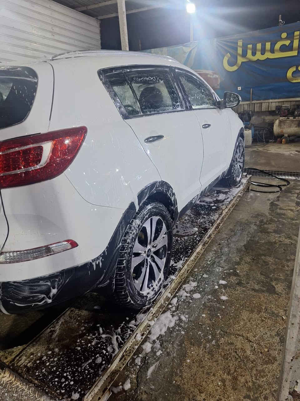 *********** جديده وحلوه
سبورتج 2012 خليجي
مكفوله من الصبغ والضربه
بيها بارد شي بسيط 
محرك 2000 دوش مكفول
لد امامي 
شاشه كامره 
حساسات
اشاير مري ومري شفط
كير مكفول
رقم وسنويه جديد بأسمي
تخم تاير وصدر جديد
تبريد ثلج
العنوان الاعضميه  
اتصال فقط مكلف بالنشر
السعر 134
