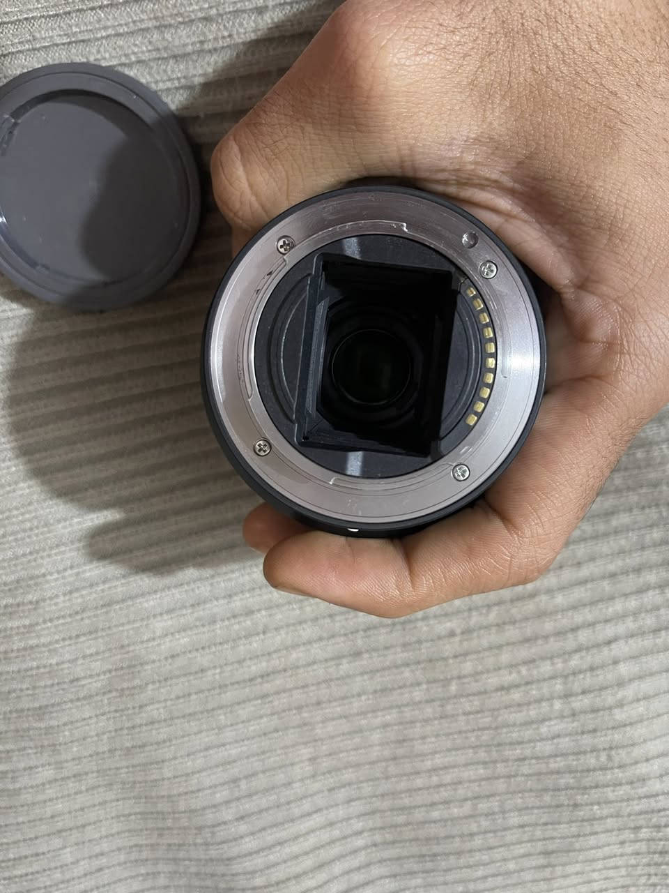 سلام وعليكم عدي عدسه سوني مع ناقل صور 
FE 3.5-5.6/28-70
للبيع سعرها 450 وبيها مجال وعدي ناقل صور نوعيه جيده اصلي ايفون يوسبي تايب سي وبي حافضه مال رامات  تواصل خاص او وتساب ***********
