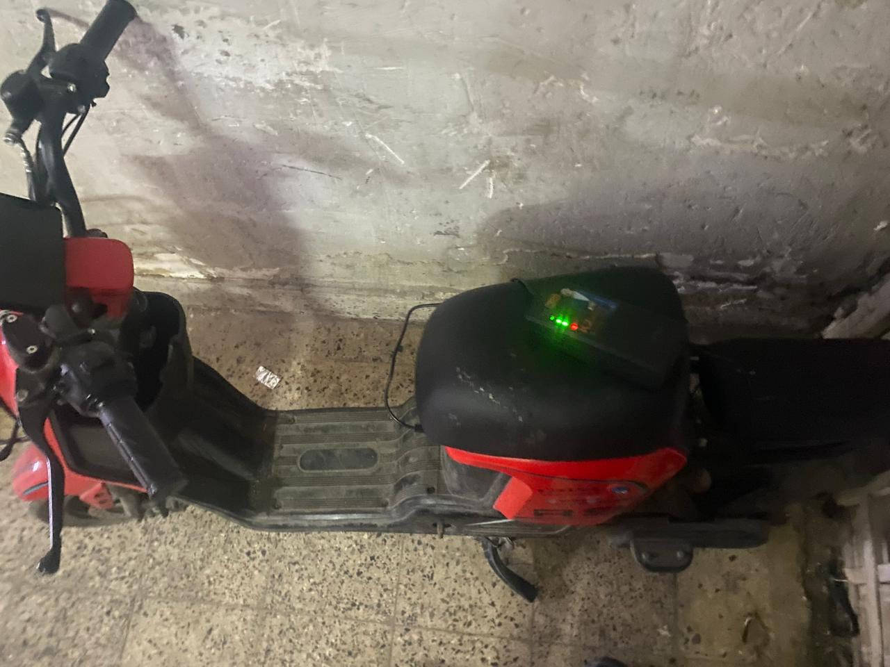 السلام عليكم للبيع دراجة شحن ار تسعه R9 ثلاث سرعات وتمشي خمسه وستين وبيه مفتاح وبصمه تشغيل عن بعد وسعرها 430 وبيه مجال للشراي للأستفسار ***********
