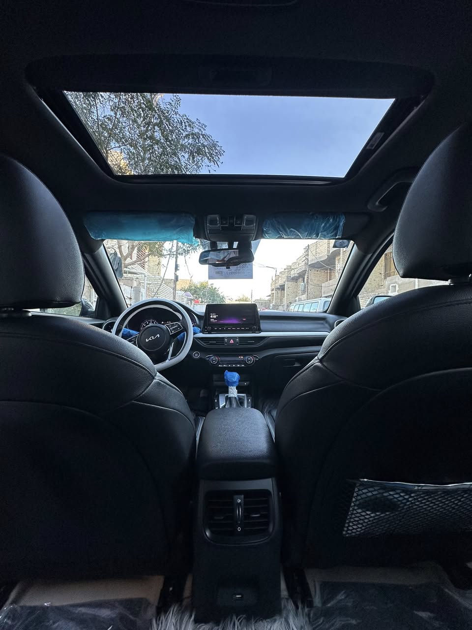 السلام عليكم
كيا فورتي 2023 جيتي لاين فول لاخير 

سونار موجود

مكينة 2000 دوش 

مواصفاتها

فتحه 

بصمه

تشغيل عن بعد

بصمه ابواب

تحكمات

كشنات كهرباء 

كشنات تدفئه تبريد

داخل اسود 

صندوق ذكي 

تبريد قطعتين

رادارات امامي خلفي جانبي

لد امامي نهاري وخلفي 

حساسات 

انظمة قيادة 

شاشه وكامرة 

ترحيب عند الاقتراب

***********
