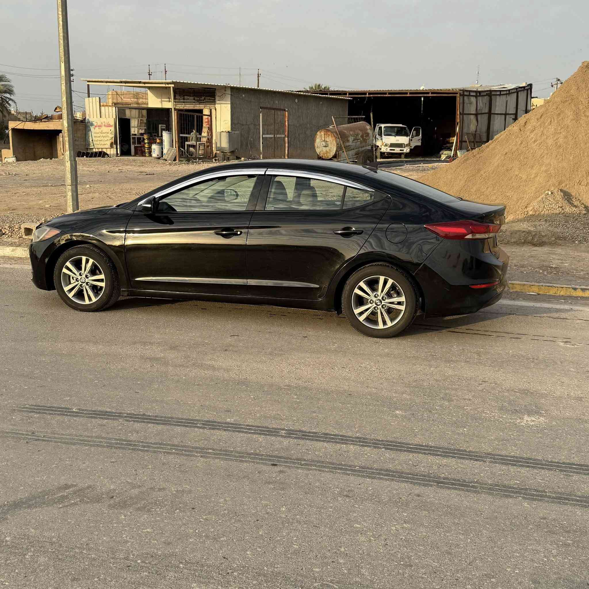 سلام عليكم
النترا 2018 

وارد امريكي صبغ قطعتين جامرلغ + باب بدون اي دواخل 

محرك 2000 

شاشة كامرة حساسات 

ويل كب بلادي + تخم تاير جديد 

صدر + منضومة تبريد جديدة 

رقم سليميانية باسمي سنوية وفحص جديد 

السعر 118 $ وبيهة مجال 

مكان السيارة ديالى الخالص 

***********

***********
