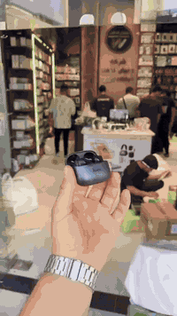 السلام عليكم ....... 
 

❇️❇️❇️❇️❇️❇️❇️ توفرت سماعه ايربود تدعم الترجمه اثناء المكالمه...... المواصفات متوفره بالفيديو تحت 🔽🔽🔽🔽🔽🔽🔽 للحجز و الاستفسار 
*********** واتساب ❇️❇️❇️❇️❇️
