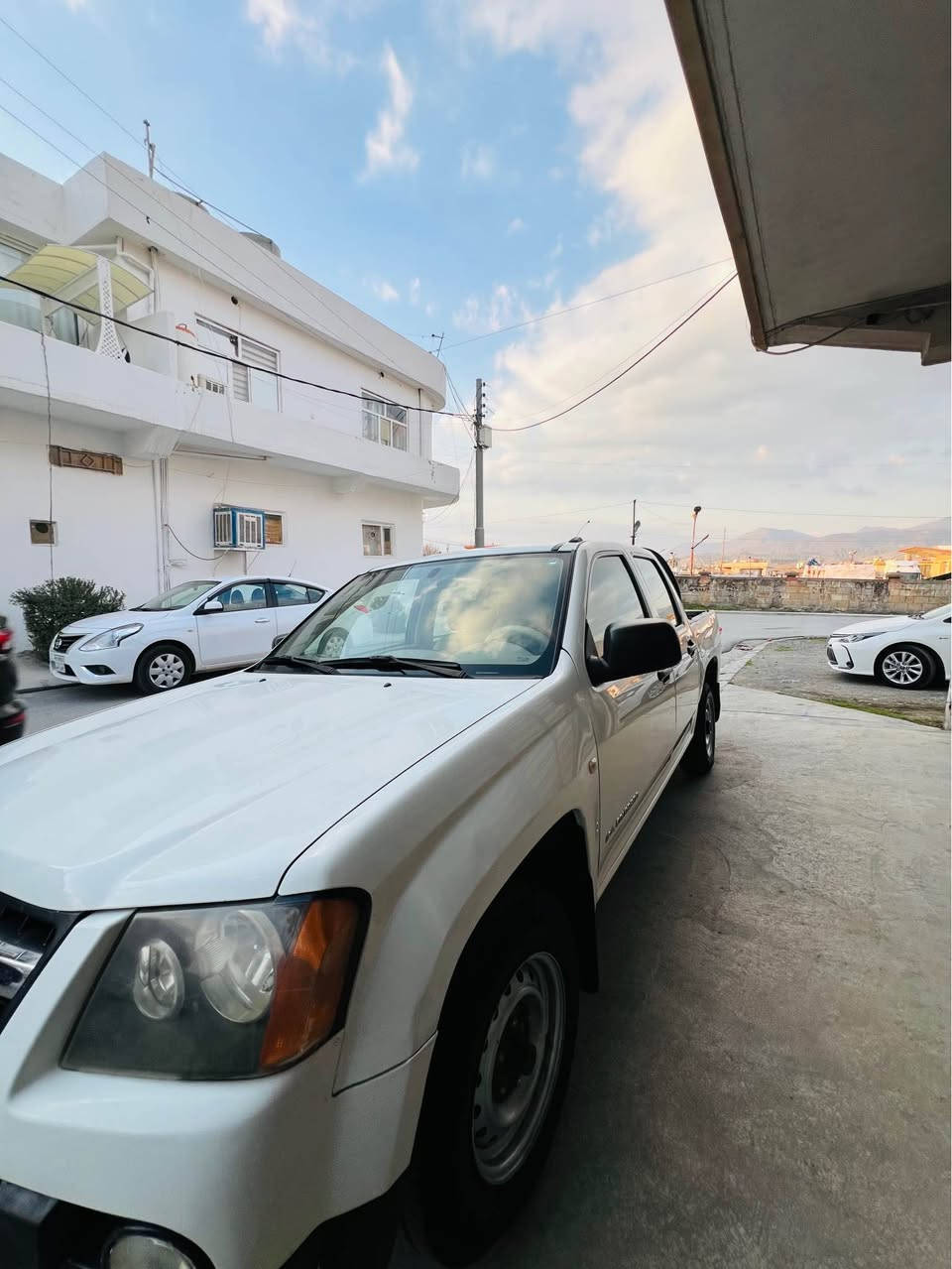 Chevrolet colorado 2008 
پیکاب شۆڤرلێت ٢٠٠٨ رەقەم سەنەوی نوێیە هەزاری ماویەتی بێ بۆیاخ کەمێک سارد و کارتی هەیە پشت و پێشی توند و تۆڵە کامل جایزە 
*********** سوران, أربيل
