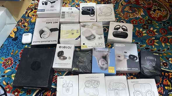 حبايب عندي شلعات بورات وهيتفونات ايربود اسعارهن كلش حلوة الي يفيده يراسلني واتس ***********
