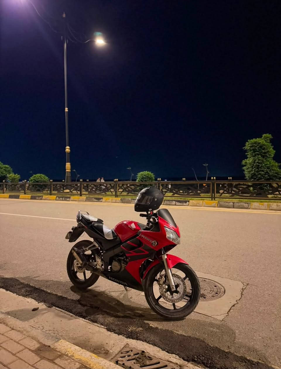 هوندا CBR 125R للبيع 
السلام عليكم شباب، دراجة هوندا CBR 125R (مثل ما واضحة بالصور) للبيع:
 المحرك: 125cc، المحرك شغال وبحالة ممتازة وجاهز.
 النظافة: الدراجة نظيفة محرك ما مفتوح.
 الوضعية: كير ومحرك شرط وكهربائيات كلها شغالة نواقصها بسيطة.


**إذا كنت صاحب هذا الإعلان وتريد حذفه لأي سبب، رجاءا أرسل رسالة إلى الدعم الفني**