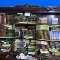 يوجد كتب اكثر من 5000 كتاب ال ‏اللغة  العربية او علوم قران. وا تاريخ و...
