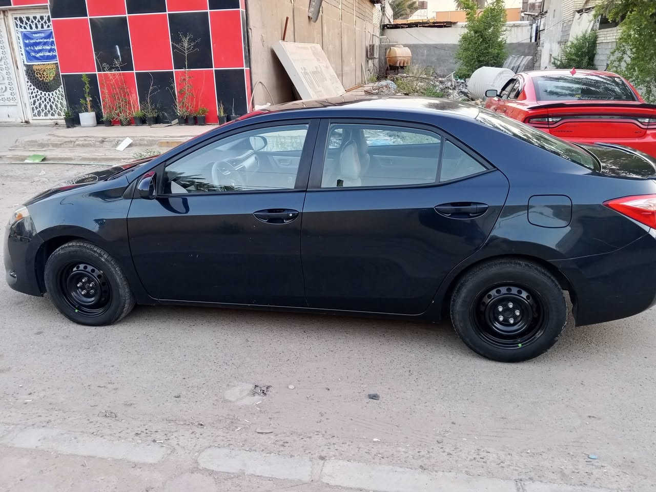 السلام عليكم شباب 
كورلا موديل 2018 le ماشيه 185مايل
حادثها جاملغ ايمن وباب وبيها صبغ بالباب الخلفي مال عبري 
سياره نظيفه حلوه كير مكينه تبريد تدفئه خير من الله  داخل لونين رقم اربيل بسمي شرط التحويل  السعر 112وبيها مجال للشراي مكانها كاظميه الشراي يتصل 
***********
***********
