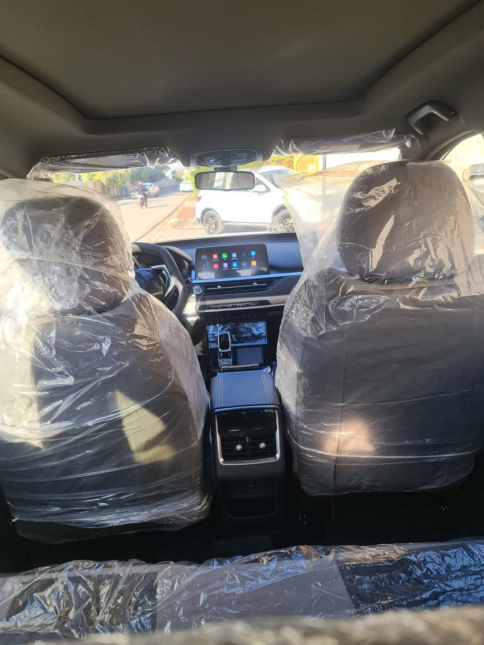 السلام عليكم......بيع مستعجل 
شيري تيكو 7 برو (2024) High Grade وارد خليجي استلام نهاية 2025 وبداية 2026 
من شركة السراب الرئيسية في أربيل تقاطع مخمور.
السيارة زيرو على وضع الشركة مع وصل الضمان وكتلوكات عدد 2 عربي وانجليزي وجنطة أدوات مع هدية الشركة شافطة هواء لتنظيف السيارةمن الداخل . 
السيارة ماشية 1700 كم قابل للزيادة
ضمان 6 سنوات 200.000  كم مع تبديل دهن 
4 مرات على حساب الشركة
السيارة فول مواصفات 100/100 درجة أولى High Grade لا يوجد بها أي أشكال كلها على وضع الشركة 
والبيع لأسباب عائلية خاصة .
السعر  145  علما ان سعرها حاليا بالشركة  175   مع الرقم .
السيارة مرقمه رقم سليمانية وجاهزة من كل النواحي بدون اي أشكال  وبسمي والتحويل ثاني يوم .
السنوية جديدة لمدة 5 سنوات تنتهي نهاية 2030
مكان السيارة كركوك  ***********
