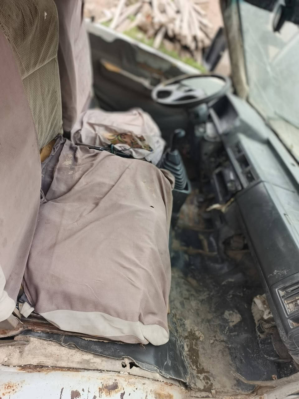 كيا بستا للبيع مديل 95 گير ومكينة وكسل كفاله سيارة بأسمي سنوية صاقطه صارله شهر السعر 17 مكينة بنگوو للاستفسار على هذاا الرقم ***********
