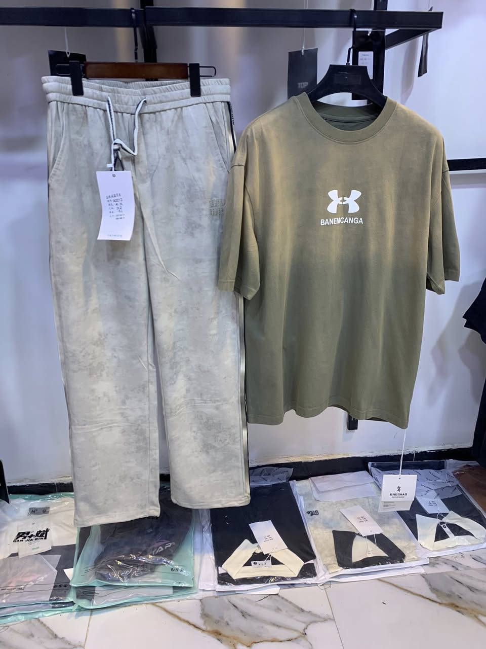 بسم تعالى نبلش موسم الصيف وياكم

#ازياء_علاء_حسن_للألبسة_الرجاليه👖 شارع النفط

✅✅✅
متوفر خدمه توصيل 
                     🤲
                       

 زورونا لعنوان الكوت  شارع النفط 

 مقابيل يوسف للعطور او كوفي السكوندي

للاستفسار الاتصال على الرقم ***********  أو ع واتساب
