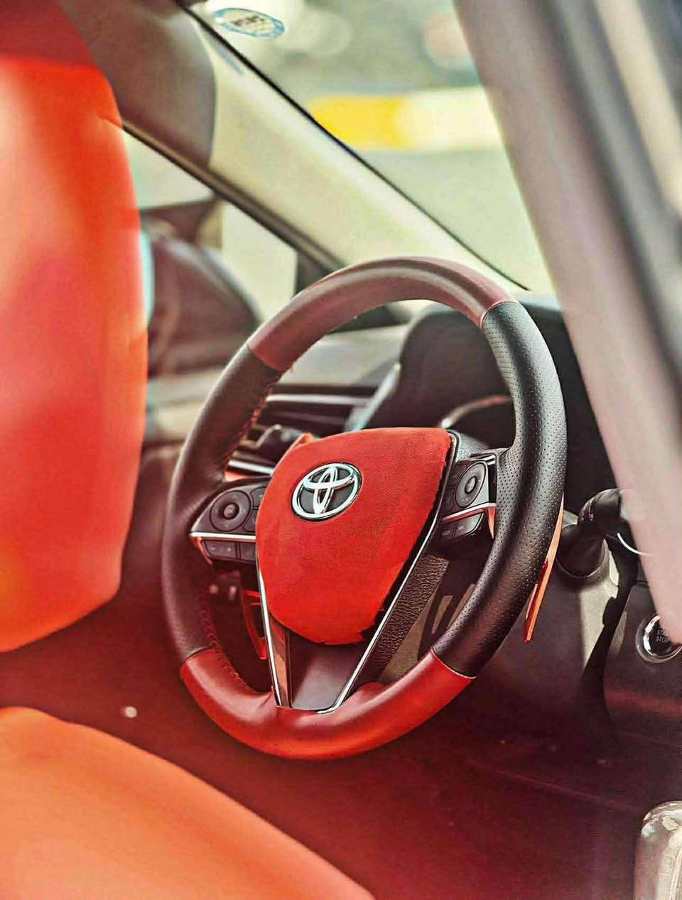 Camry 2019 xse 
محرك 4 سلندر  2500
حساسات خلفيه
كامرة   
بنوراما 
داخل احمر. 
كشنات تدفئه شاشه جبيره كار بلاي 
هند بريك دكمه اوتو هولد 
ضررها  البنيد مبدل بلادي بدون صبغ
 و به جاملغ صبغ 
مكان السياره كركوك  
سعر ١٩٥$ وبه مجال 
رقم الهاتف {***********} كركوك, العراق
