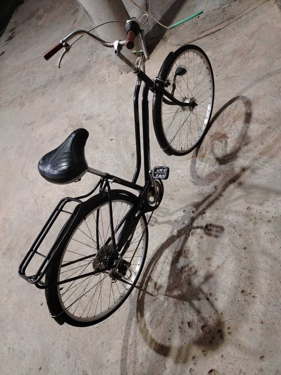 اسلام عليكم للبيع حجم ٢٧ كير وحساس ٧ نمر حله نادر الثالثه السعر ١٠٠ ***********
