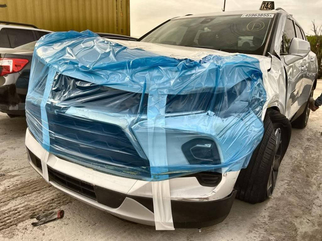 السلام عليكم :
بيع مستعجل  ‼️  مكاني النجف 

السعر  190 ورقة  قفل  من الاخير   .

سيارة شفروليت بلايزر موديل 2023 فئة LT3 / RWD فول ماعدا الفتحة  اربيل وكالة  سنوية جديدة + هزة

المسافه المقطوعة 88000  كيلومتر قابله للزيادة   فقط 

 التصليح : البنيد  ومصبوغ +جاملغ الصدر مصلح ومصبوغ + باب السائق مصلح ومصبوغ كما واضح في الصور 

اربيل وكالة  

*********** اتصال/ وتساب

_____________________________

المواصفات:

✅ السيارة لون ابيض 

✅ محرك 2000 تيربو 

✅ السيارة ماشية 88     الف كيلومتر 

✅ 5 بصمات للابواب مع بصمة تشغيل وتشغيل عن بعد

✅ نظام الكاميرات الاربعة برؤية 360 درجة 

✅ إمكانية عرض كاميرا في مرآة السائق (كاميرا خامسة) أصل

✅ ويل كب حجم 20   

✅ لايتات زينون اصل مع حاجب LED نهاري 

✅ كاميرا خلفية دوارة مع الستيرن 

✅ اشارات بالمرايا الجانبية مع حساسات الاجتياز 

✅ غرفة السيارة جلد اسود اصل 

✅ تحكم كهربائي متكامل لمقاعد المقدمة 

✅ ستيرن كهربائي الحركة

✅ جنطة كهرباء شفط مع إمكانية فتح الجنطة بثلاث وضعيات عن طريق باب السائق والبصمة 

✅تحكم كهربائي متكامل لمقاعد المقدمة 

✅ كشنات أمامية تدفئة

✅ شحن موبايل وايرلس

✅ منافذ USP & AUX

✅ منافذ طاقة 12V متعددة

✅ رادار امامي مانع تصادم واعطاء تنبيه مع حساسات خلفية

✅ مانع إنزلاق

✅ شاشة دشبول كبيرة

✅  منافذ USB

✅ تحكم ستيرن جهتين متكامل الايعازات

✅ سايد بريك بصمة 

✅ تبريد السيارة قطعتين تبريد
