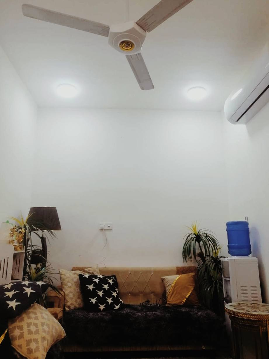 🏡 دار للبيع – زراعي سند ٢٥
📐 المساحة: ١٠٠ متر واجهة ٥ نزال ٢٠
📍 الموقع: الديوانية – طريق النجف ، التقية الثالثة، قرب مدرسة البشير الابتدائية
المواصفات:
غرفة نوم
صالة ومطبخ 
استقبال معزول
حمام منوّر
صحيات
البناء بلوك وعكادة 
⚡ الخدمات: ماء، كهرباء
💰 السعر: ٤٠ مليون دينار وبيه مجال
📞 للتواصل والاستفسار: *********** 📱
