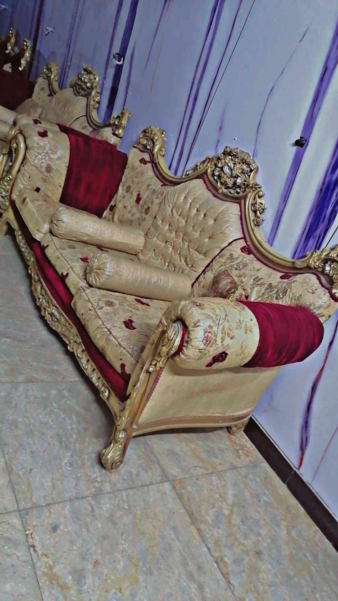 سلام عليكم عندي طخم ملكي جديد صالي اسبوع من اشتريتة مريد ابيعة السعر 700 الف وبي مجال هك جية العنوان بغداد الامين الثانية شارع الضغطط
***********رقم الهاتف وبي وتساب
