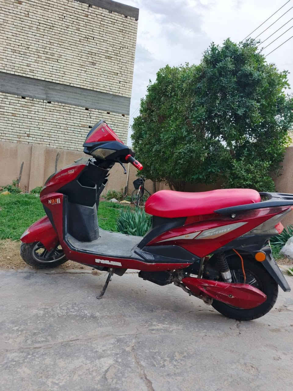 دراجه شحن للبيع جاهزه من كلشي بريك أمامي خلفي شغال لايت أشاير كله شغال سعرها 300 وبيها مجال  للاتصال 👇�

***********

*********** واتساب
