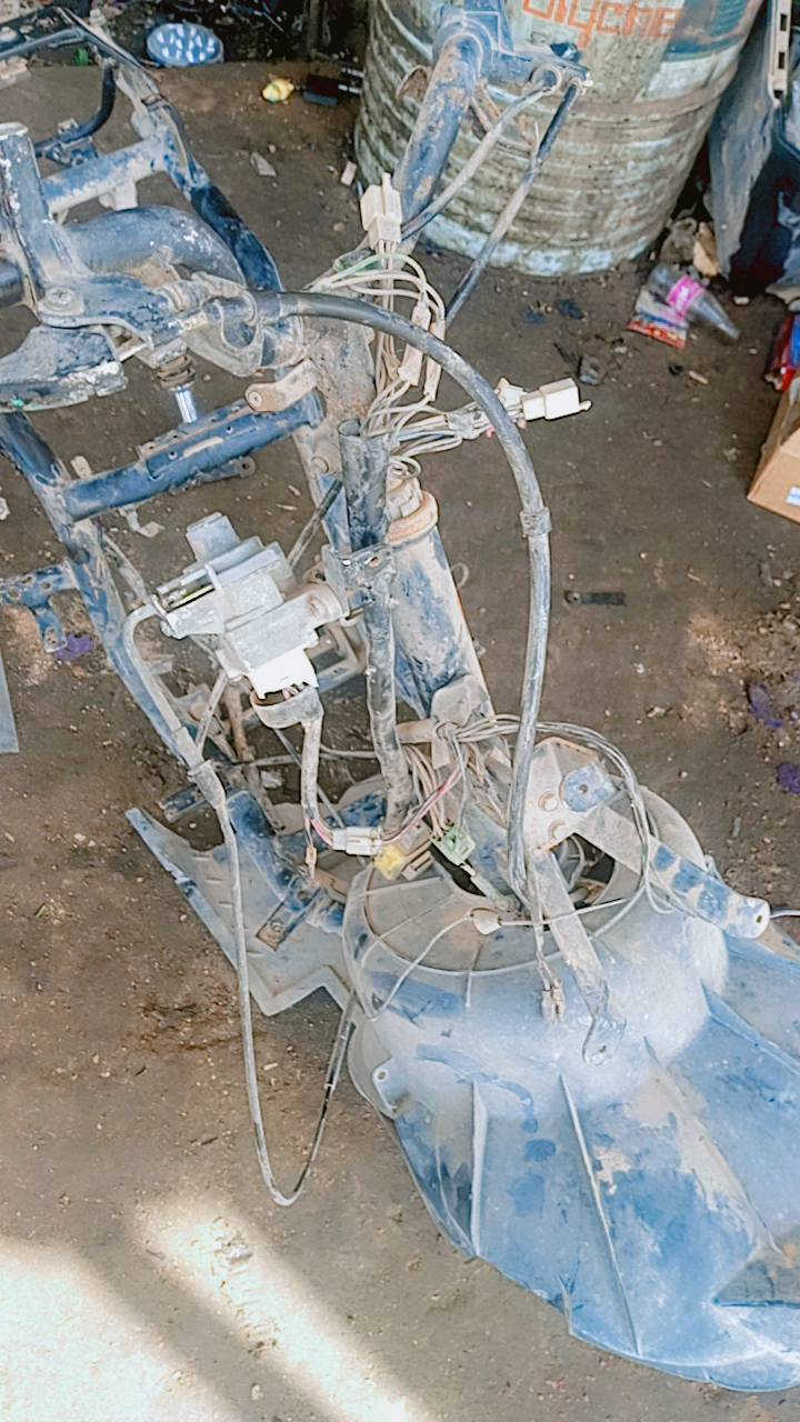 للبيع. شاصي فراشه ماكس مع ضفيره بلاديه سعر 60الف مناسب نجف حي العسكري ***********
