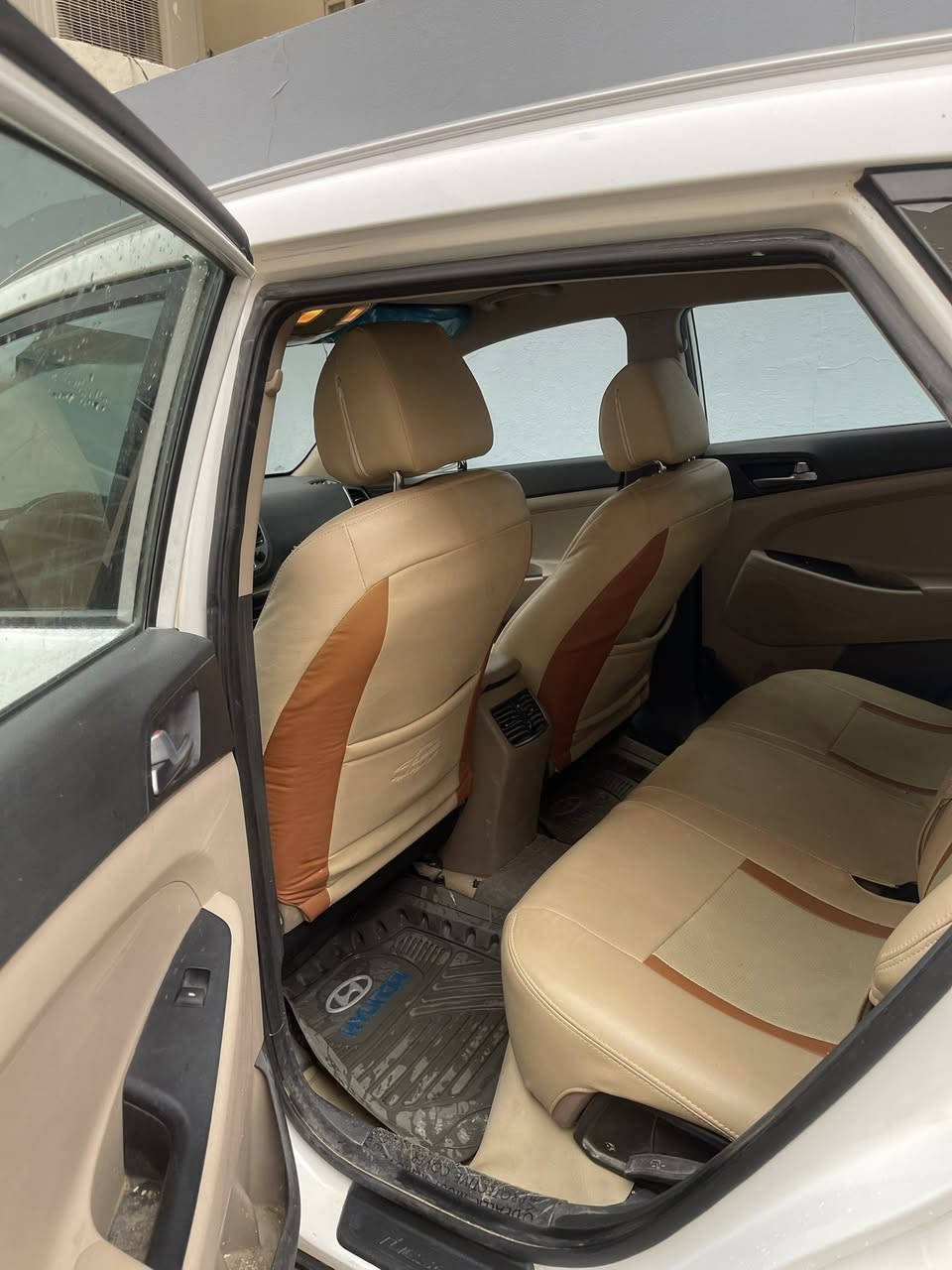 توسان 2017 خليجي رقم بابل
تحكم ستيرن 
اشاير بالمري
محرك دوش
تبريد قطعتين
حساسات خلفية
حساس اطارات 
كاميرا خلفية 
فراش كشنات جلد جديد
فراش ارضيات جاد جديد
السيارة كاملة من كلشي ومكفولة من اي صبغ ماعدى تكحيل بالكارت بالجنطه وتعديل بارد بالجنطه بسيط موضح بالصوره 
مكان السياره كربلاء
السعر 175$ وبيها مجال


**إذا كنت صاحب هذا الإعلان وتريد حذفه لأي سبب، رجاءا أرسل رسالة إلى الدعم الفني**