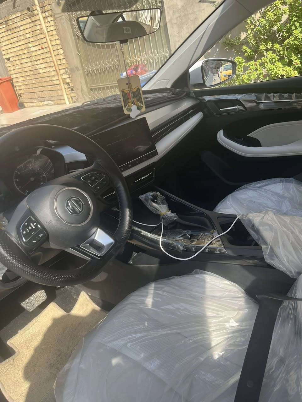 السلام وعليكم للبيع ام جي فايف سياره كفاله بس بيه بارد بل باب الوره والجاملغ شويه كلش البارد سياره ماشيه 12 سياره خير من الله موديل 2025 بعد زيرو تبريد قطعتين سياره حلوه رقم جديد بغداد مكاني بغداد الشعب رقمي :***********
