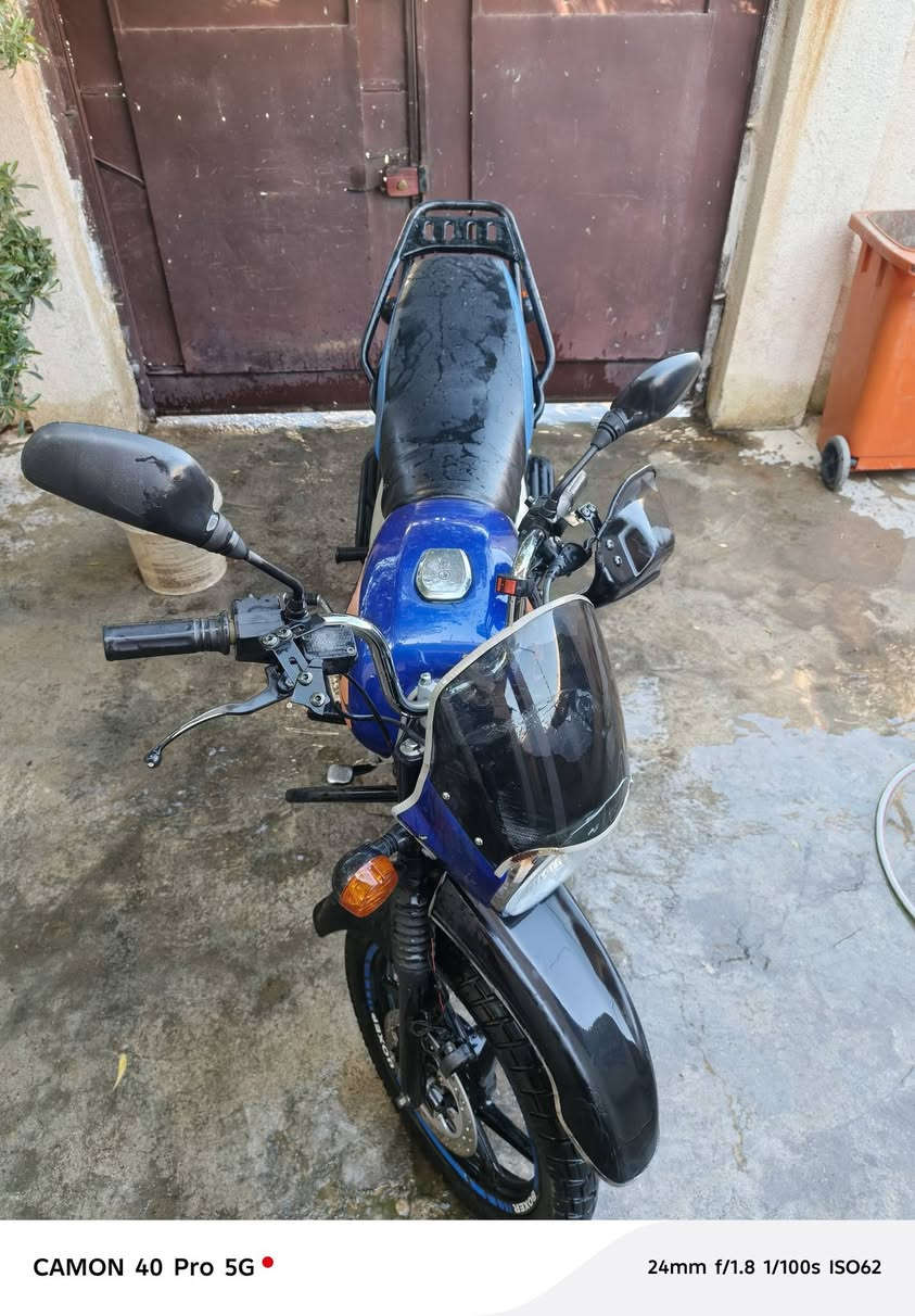 سلام عليكم إخوان دراجه بوكسر 2023دراجه نضيفه محرك مفتوح بيها نقص بريك امامي قبق زنجيل وشحن ماتشحن يامه باتري يامه كتف شحن غيرهن ماكو سعر 1,250مليون وربع بيها مجال مكاني اسره ما موجود عل فيس فقط واتس ***********
