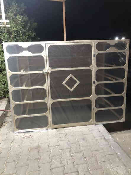 سلام عليكم
شغل حسب الطلب 
الارتفاع150 
النزال100
العرض 200 
العنوان كركوك قرب جسر ولاده
شغل حسب الطلب خانات ابراج كشوانيات 
***********
