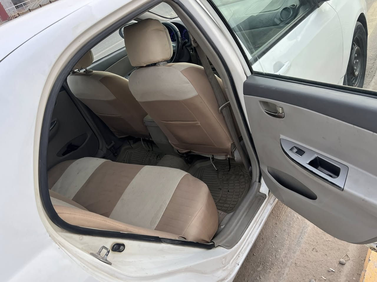 سياره BYD 2013 للبيع مكانها نجف والملك نجف كير صارلي فتره من شاده جديد والمحرك بحاله جيده بيه قطعتين صبغ وتحكيل بالهلالات
 
السعر       ٤٤$          ***********
