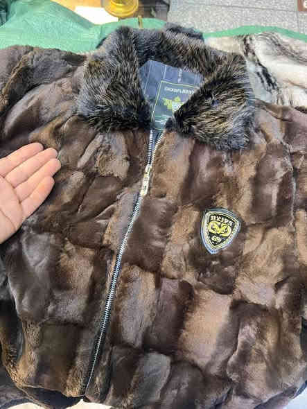 سلام عليكم زبائن الكرام وصول وجبه جديده قماصل 
فرو الصلي ماركه 🤫
داخل محلات ازياء علي الطيب 
بابل محاويل ناحيه الامام مقابل مطعم الشلش 
جمله مفرد 
فقط جديد 💥
تصل بنا على الارقام التاليه *********** واتساب 🙏
***********
***********
***********
فقط يم عالم المركات 
ازياء علي الطيب
